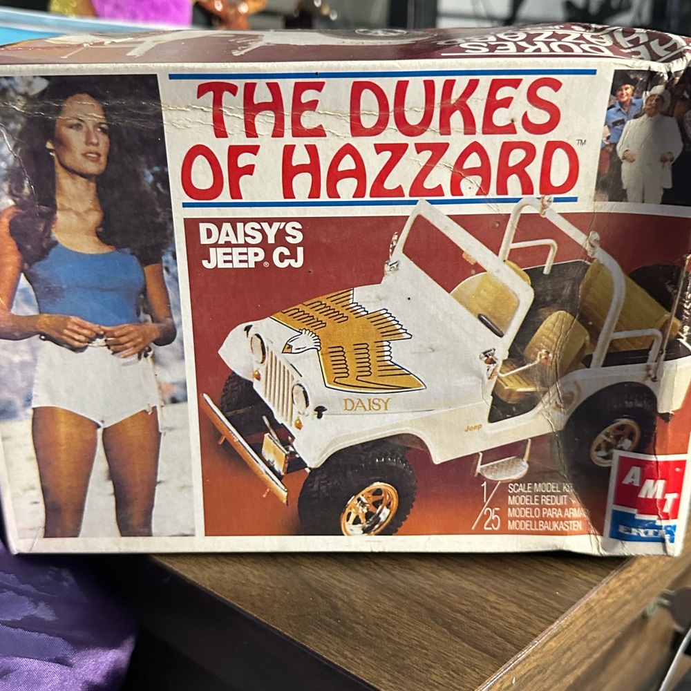 The Dukes of Hazzard "Daisy's Jeep CJ" Model Kit - White & Gold